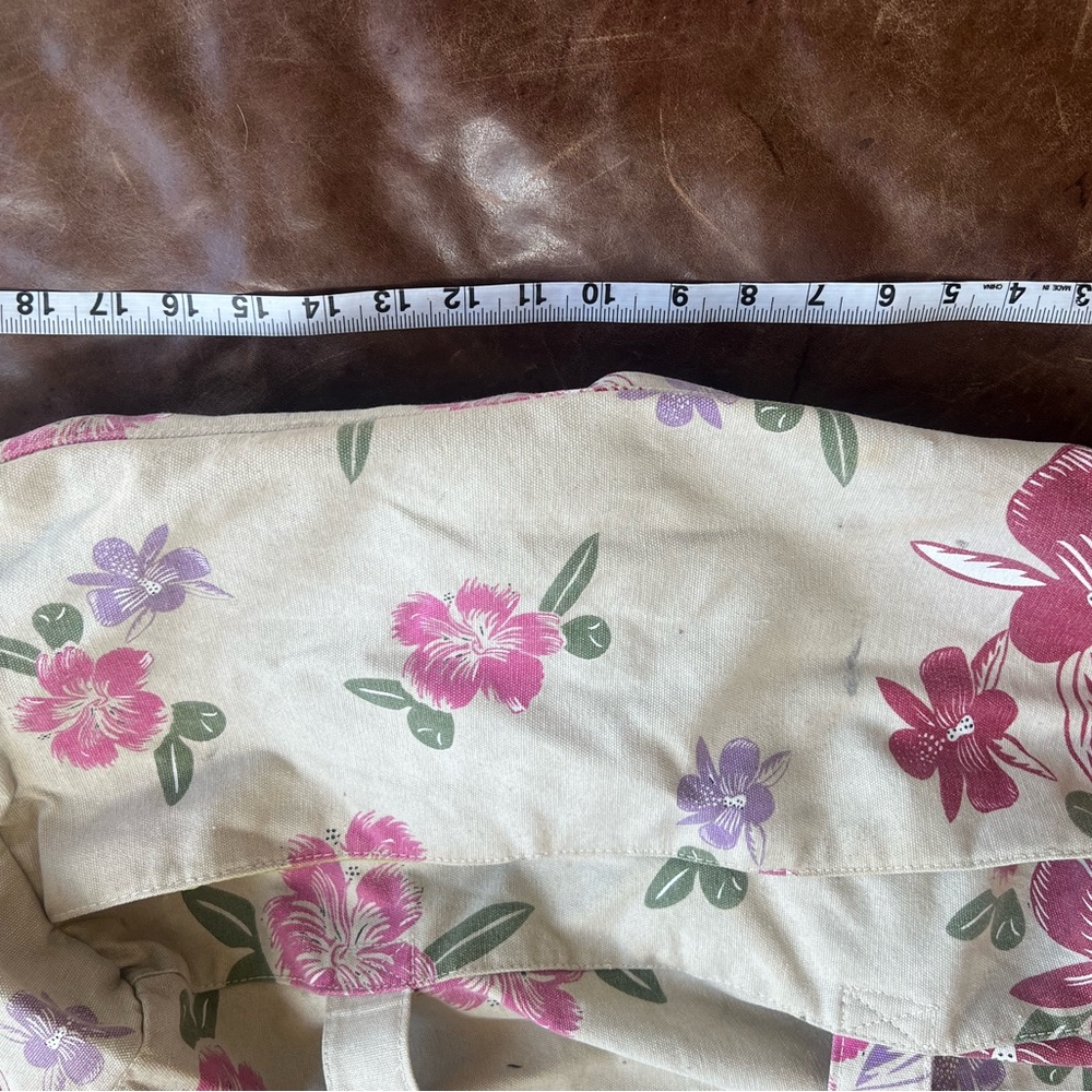 Down Under Floral Tote Zipper Closure, Side, Inside and Front Pockets - Picture 6 of 10